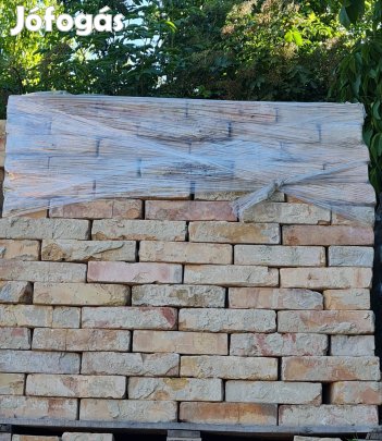 Bontott nagyméretű válogatott egész tégla 