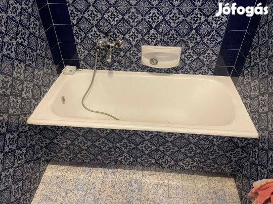 Bontott öntött vas kád