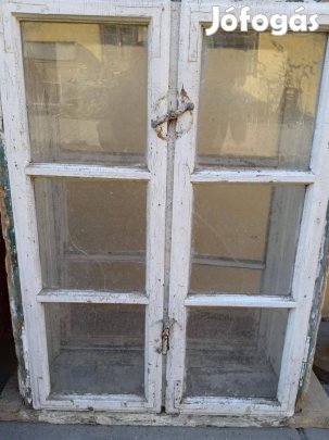 Bontott parasztház ablak