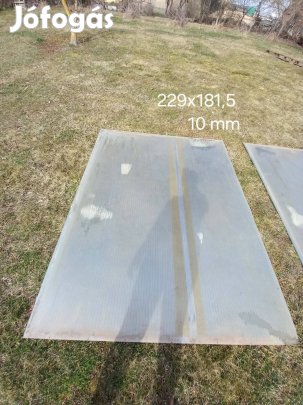 Bontott polikarbonat 181,5x229 10 mm