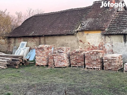 Bontott pucolt tégla