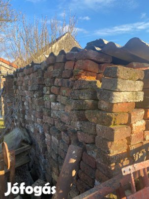 Bontott tégla Nagyatád