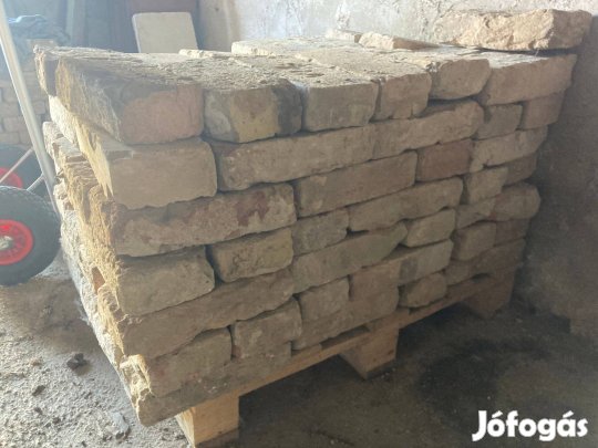Bontott tégla (kisméretű)