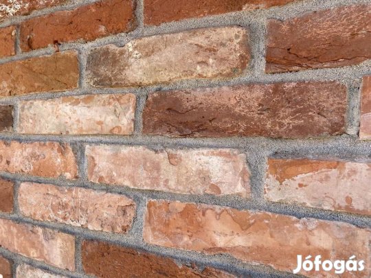 Bontott tégla, szeletelt tégla, vágott burkolat, vörös szélső szelet
