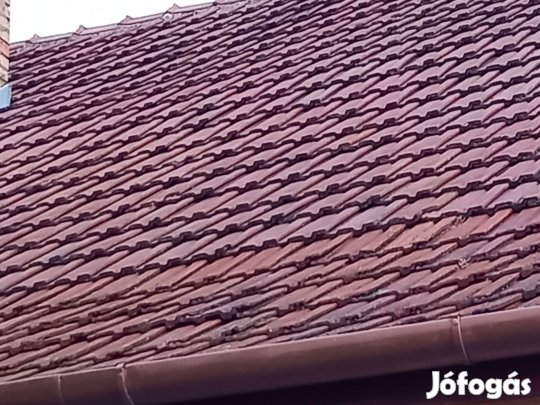 Bontott tetőcserép