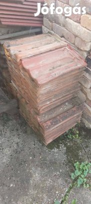 Bontott tetőcserép (bátaszéki)