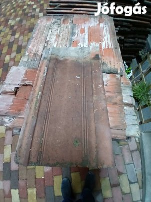 Bontott tetőcserép ingyen elvihető 200m2!