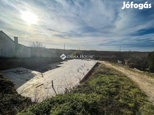 Bonyhádi eladó 2952 nm-es telek