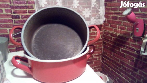 Bonyhádi lábas 3 L-es 22 cm, használt, belül hibátlan, kívül kopottas