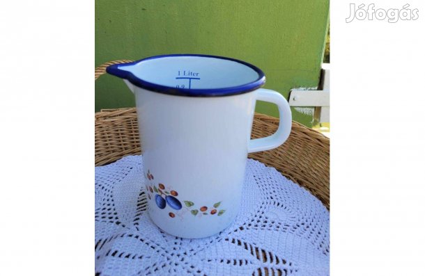 Bonyhádi zománcos szilvamintás mércés kancsó 1 L