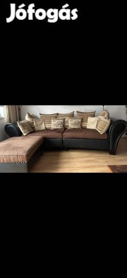 Bőr és szövet kombinációjú kanapé