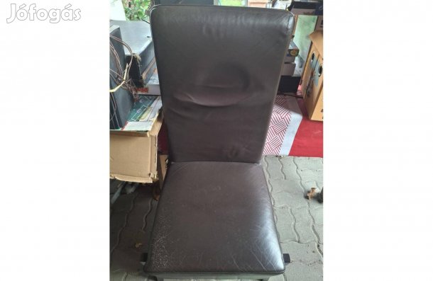 Bőr fotel, emelt háttámlájú 3000 forintért eladó