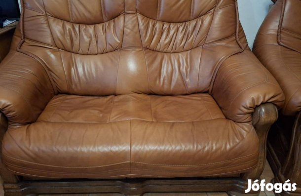 Bőr kanapé 140cm hosszú, és egy hozzátartozó bőr fotel
