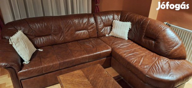 Bőr sarokgarnitúra és fotel, fa asztal és szekrény eladó