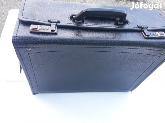 Bőr számzáras pilótatáska remek áron!