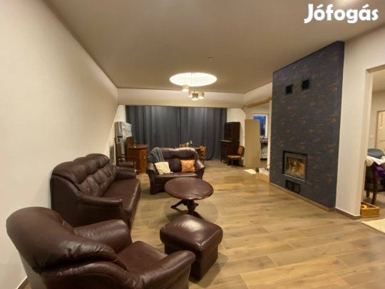 Bőr ülőgarnitúra 4 részes 1-2-3 kihúzható ággyal, puff