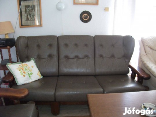 Bőr ülőgarnitűra két fotellel kávébarna színű