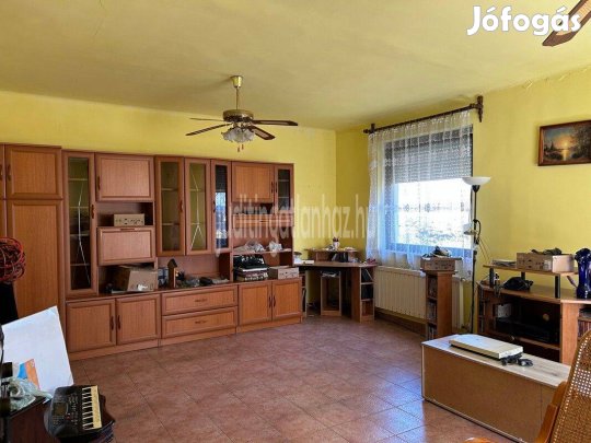 Borbánya Elején Téglaépítésű Szintes Jó Állapotú Családi Ház Eladó