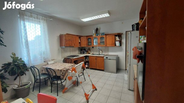 Borbánya kedvelt utcájában családi ház eladó