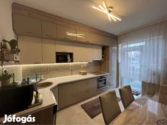 Borbányán N+3 szobás ikerház eladó