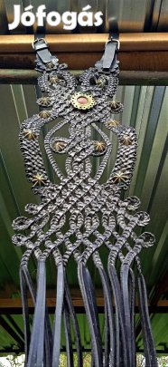 Bőrből font barokk sallangok, fogatszerszámok, díszítő elemek. 2 db