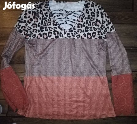 Bordás hatású, leopárd mintás, horgolt ujjú felső
