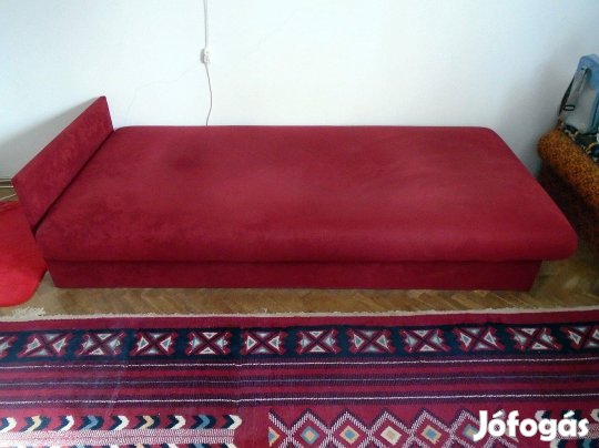 Bordó Pillangó heverő