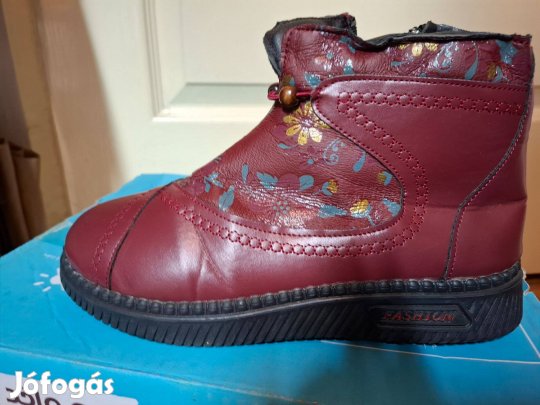 Bordó bélelt műbőr mintás csizma 38as