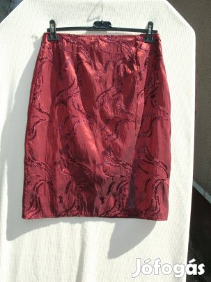 Bordó mintázatában flitteres szoknya. "M" méretű Béléses