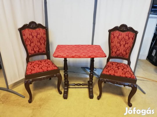 Bordó neobarokk székek asztallal