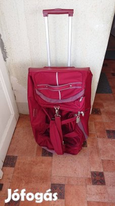 Bordó színű, masszív, gurulós sporttáska, utazótáska, használt