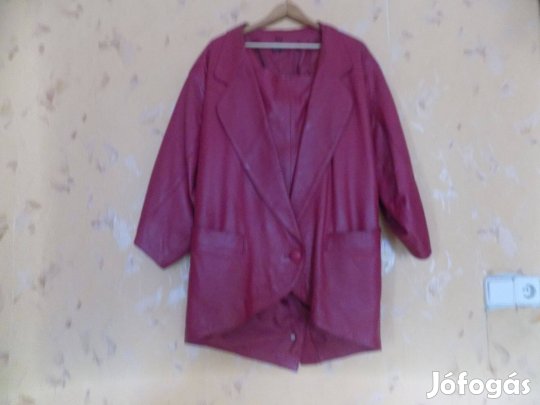 Bordó színű bőr kabát és szoknya kosztümként használható