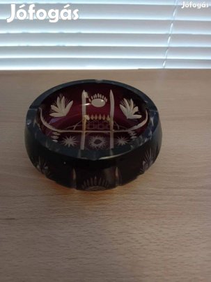 Bordó üveg hamútartó