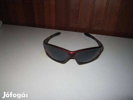 Bordókeretes napszemüveg eladó