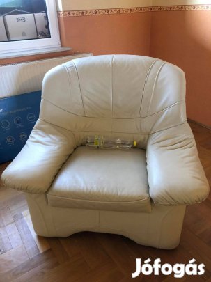 Bőrfotel 2 db. + egy nyitható kanapé ingyen!