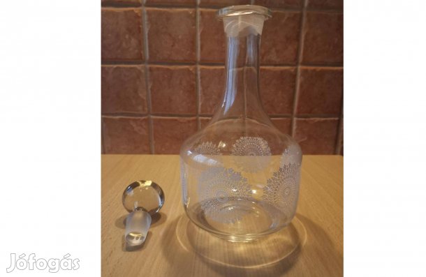 Borkiöntő dugóval