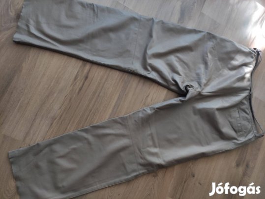 Bőrnadrág övvel. Bőr nadrág