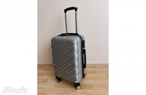 Bőrönd S méret , új ( 56 x 36 x 24 cm )