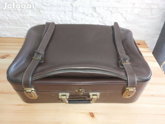 Bőrönd eladó, dísznek is remek. Szép állapotban