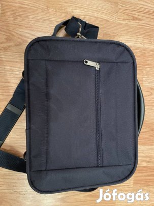 Bőrönd-szerű oldaltáska