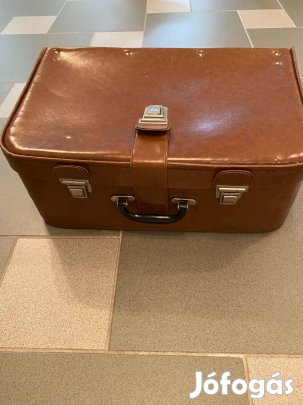 Bőrönd táska koffer utazó diplomata bőr csatos retró retro eladó
