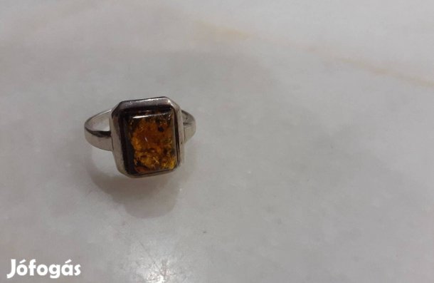Borostyánköves női ezüst gyűrű (kb. 50-es)