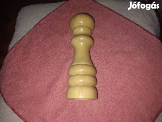 Bors örlő 18 cm magas