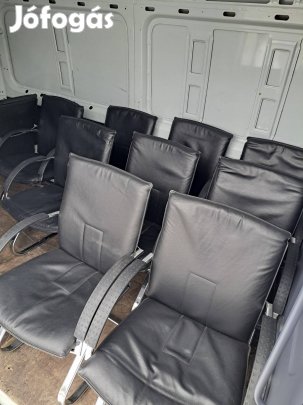 Bőrszék tárgyaló