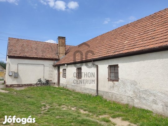 Borszörcsökön 178 nm-es üzlethelyiség, telephely eladó.