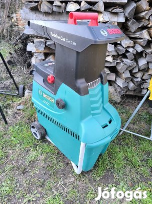 Bosch AXT25TC behúzóhengeres ágdaráló ágaprító komposztaprító