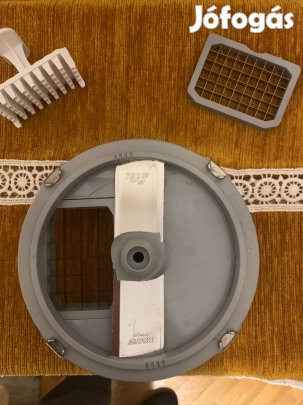 Bosch MUM 5 konyhai robotgéphez kockára aprító tartozék két ráccsal