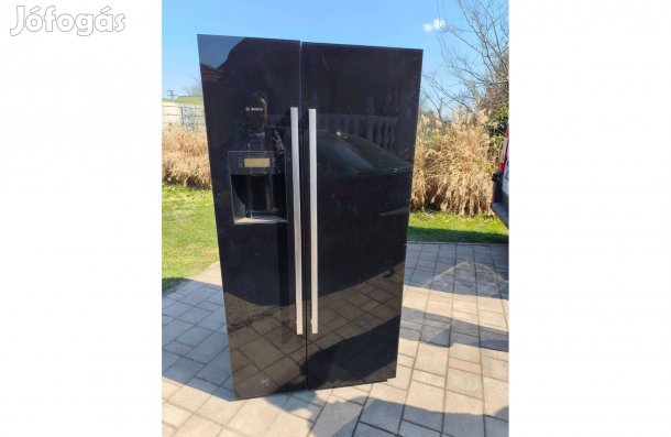 Bosch kétajtós kombinált hűtőszekrény jó állapotban eladó. Jégadagolós