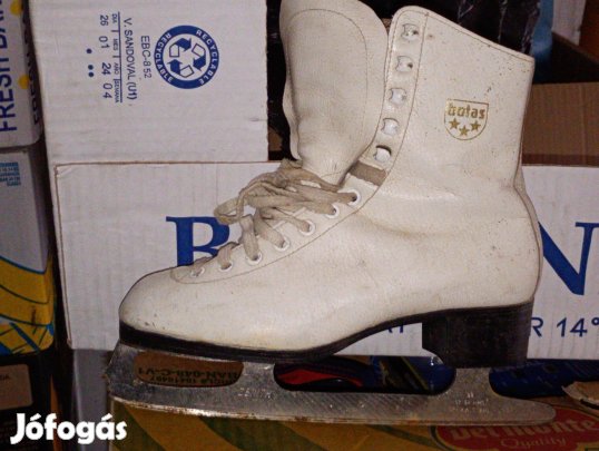 Botas női jégkorcsolya eladó, kb 39-es méretű. 12000ft óbuda