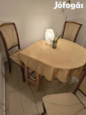 Bővíthető asztal 4 székkel